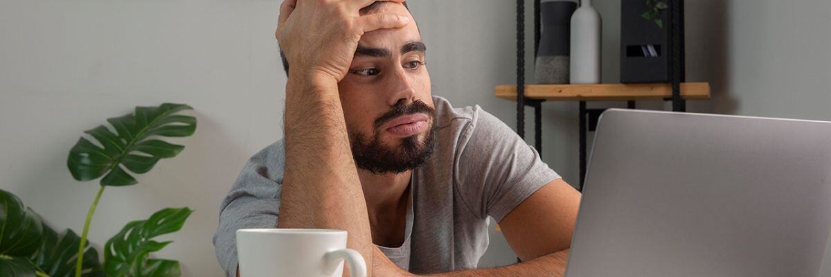 bored employee not engaging with the cybersecurity awareness training