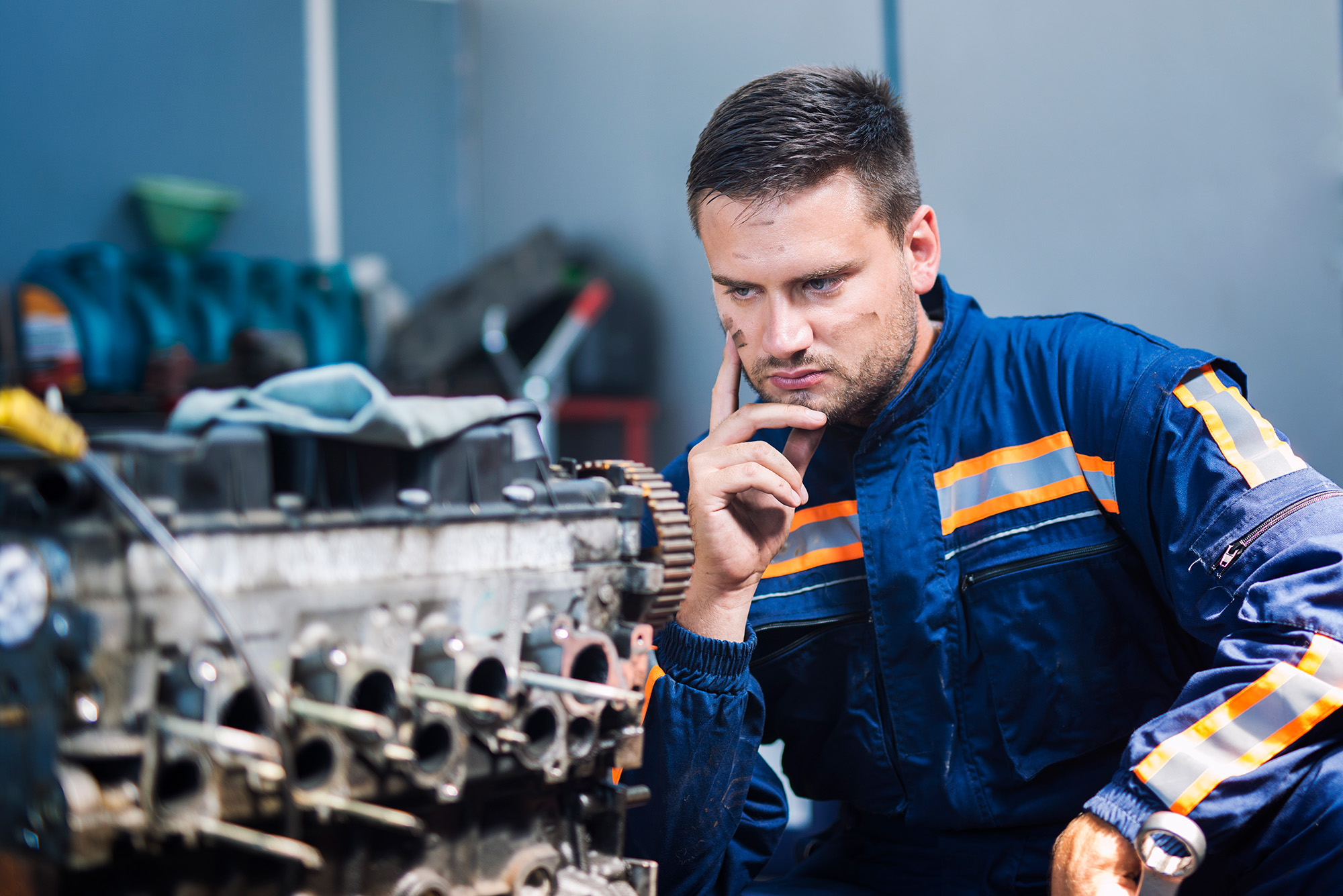 auto_when_no (Professional experienced car mechanic repairman in uniform thinking about solution)