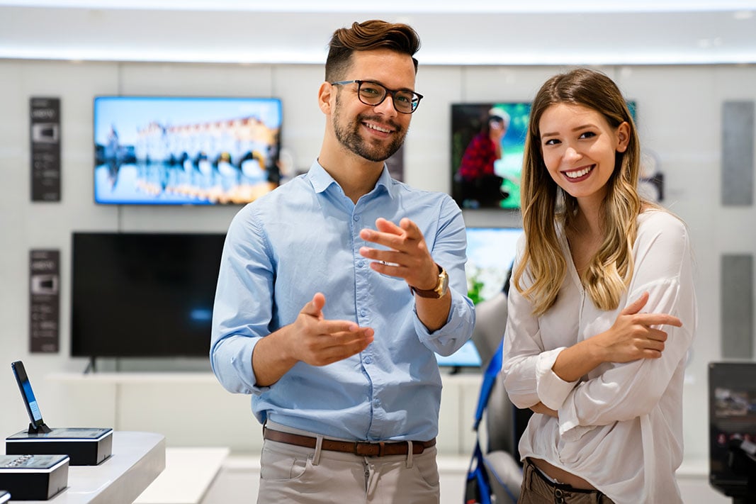 retail_bofu-(Happy-people-in-consumer-electronics-retail-store-looking-at-new-digital-device)