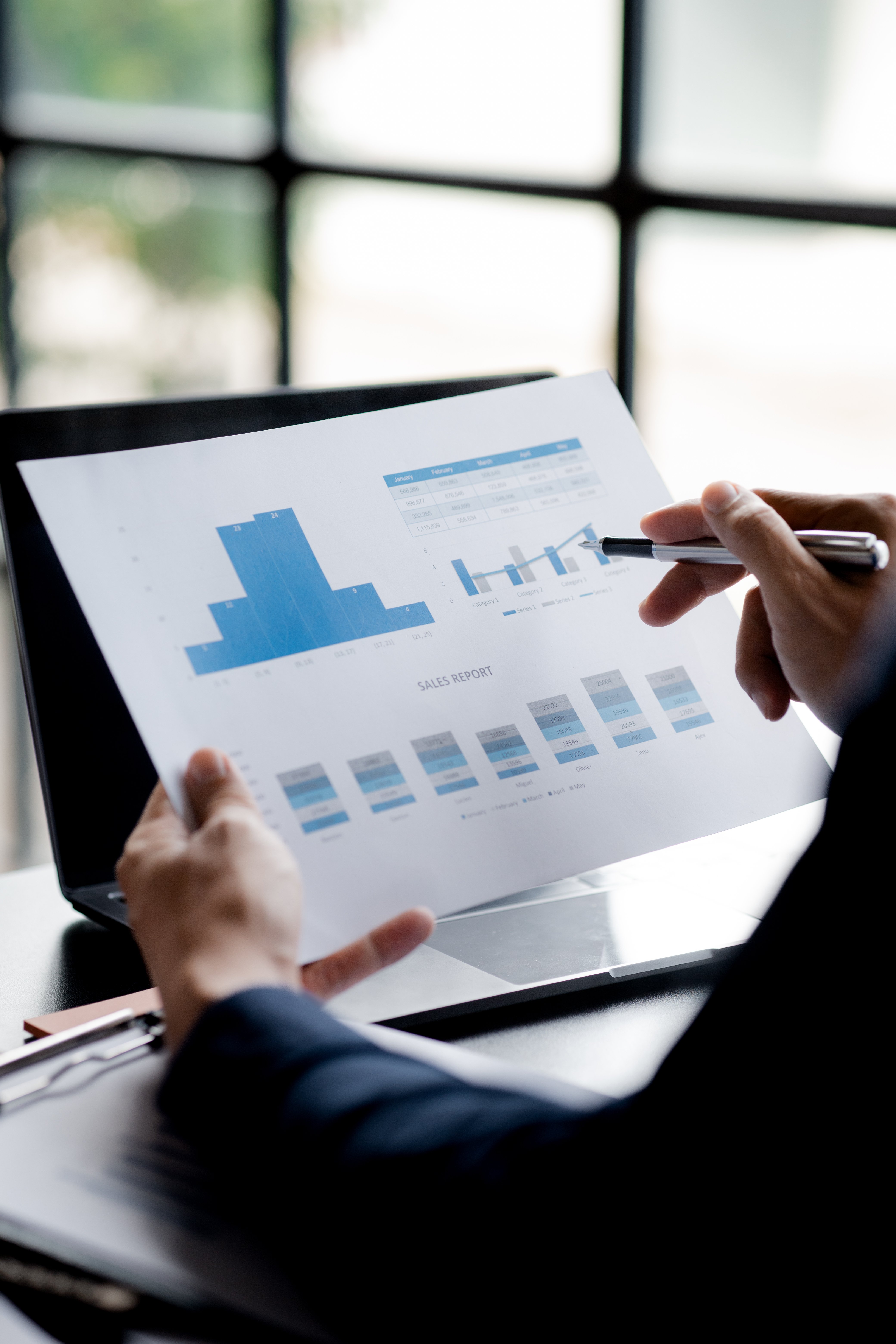 business-men-are-looking-at-the-company-s-financia-2026-01-07-01-00-10-utc