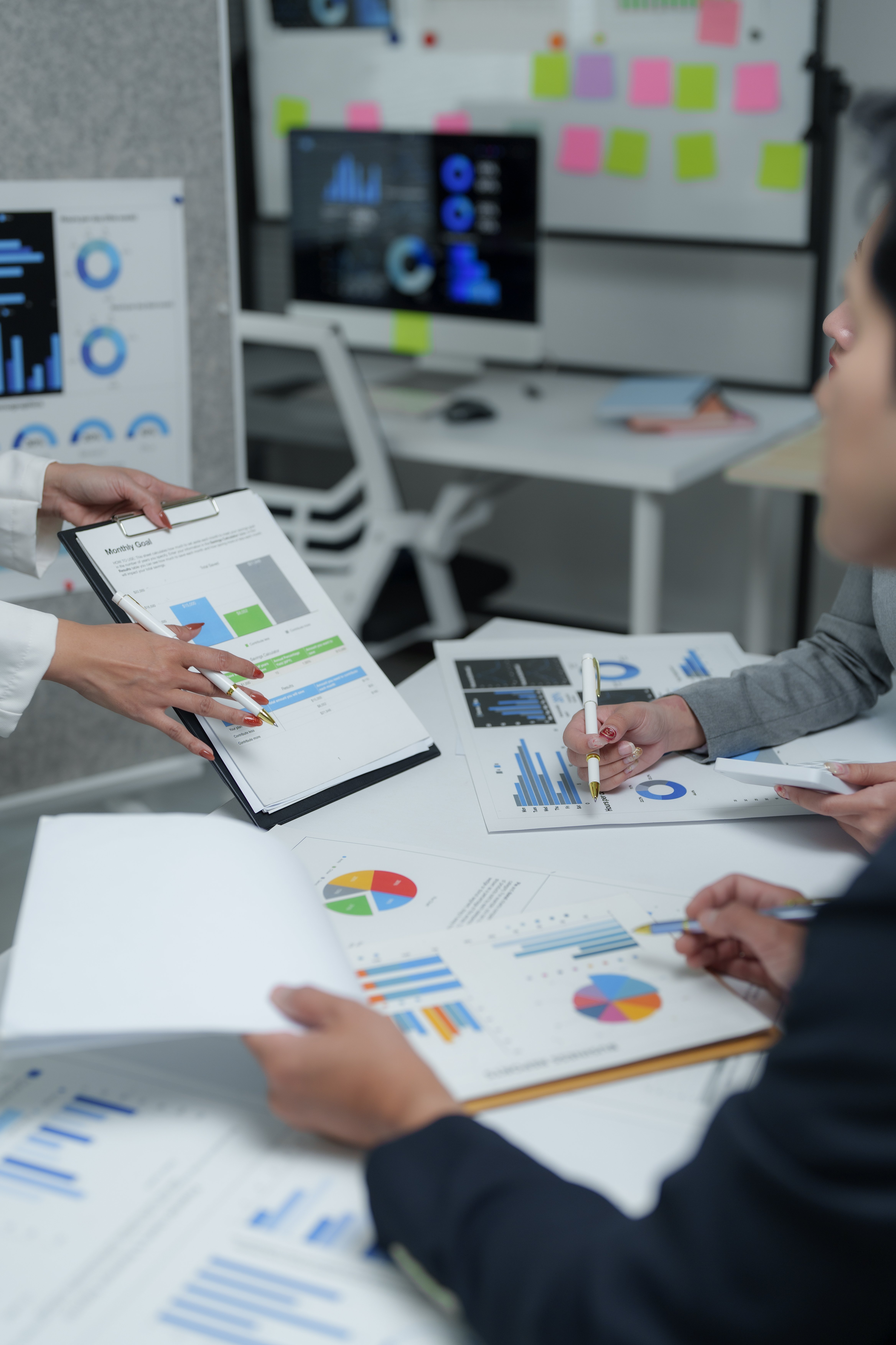 business-people-analyzing-financial-charts-and-gra-2026-01-09-11-07-42-utc