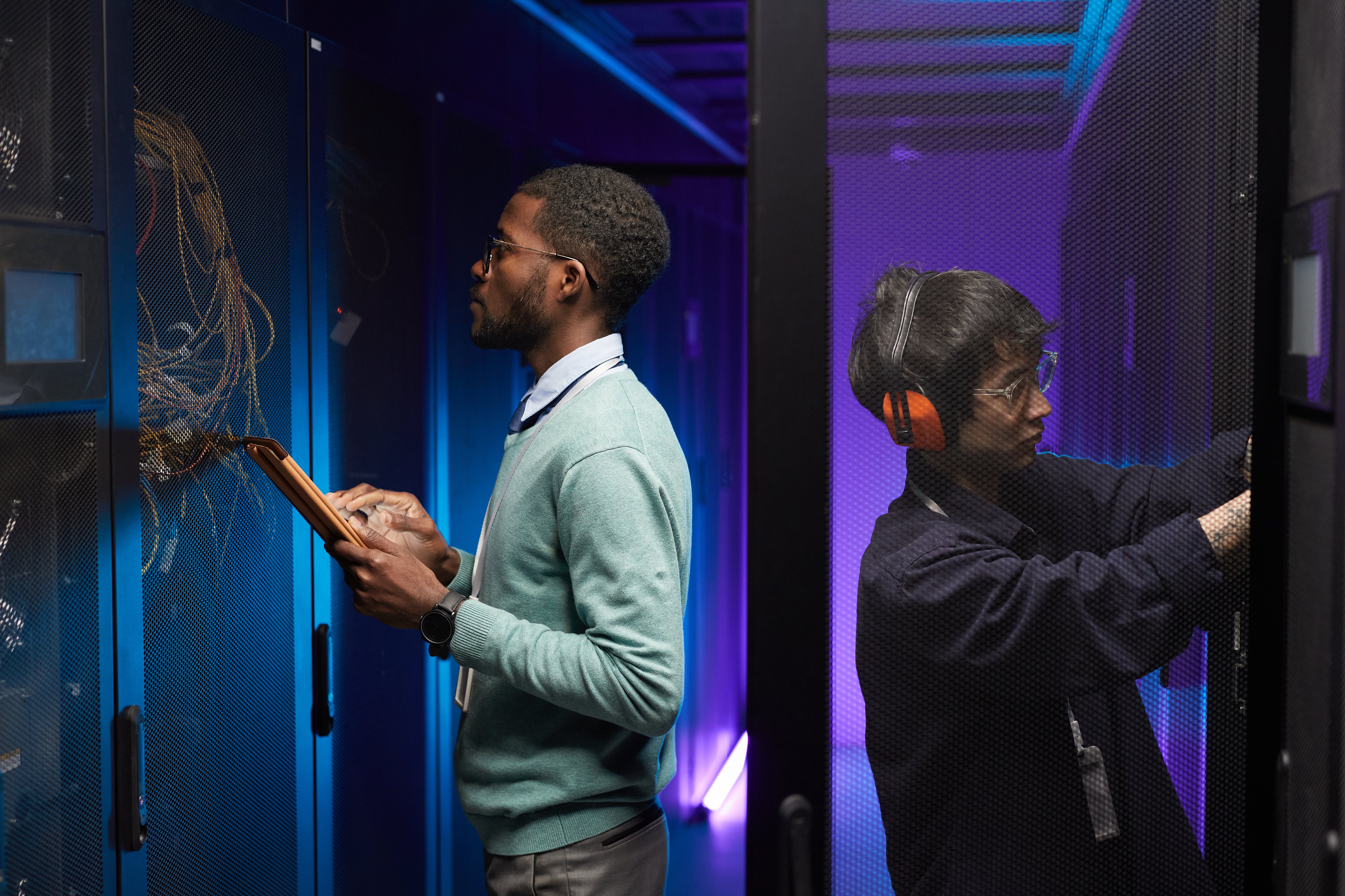 it-engineers-in-server-room-2025-03-07-18-30-57-utc