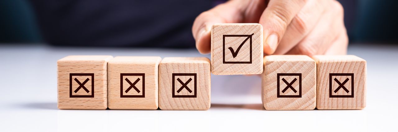 a person choosing the right block representing the best managed IT provider