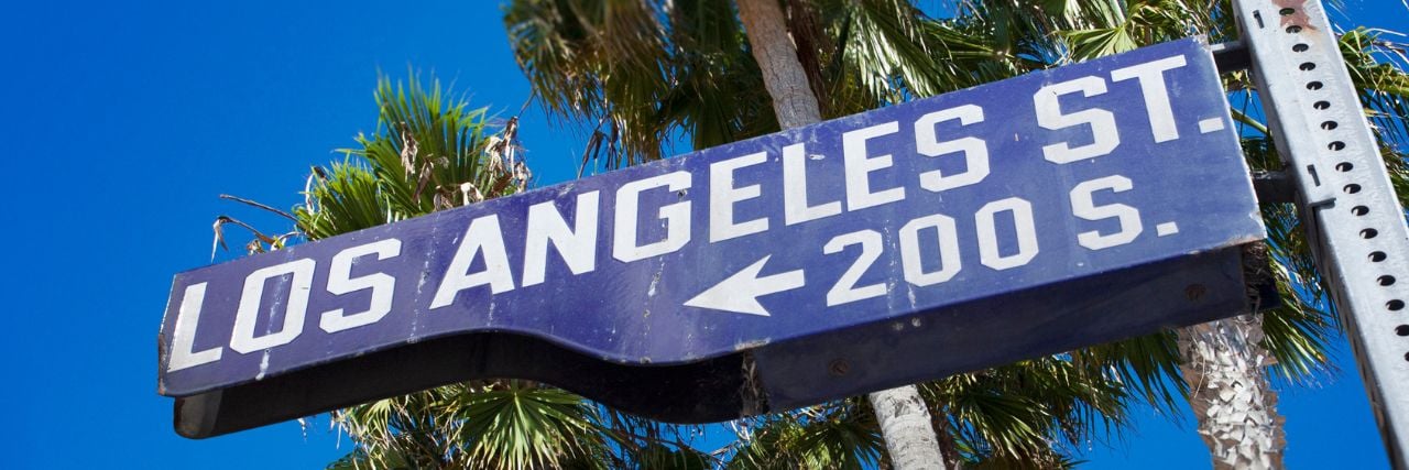 a Los Angeles signage pointing to the right direction