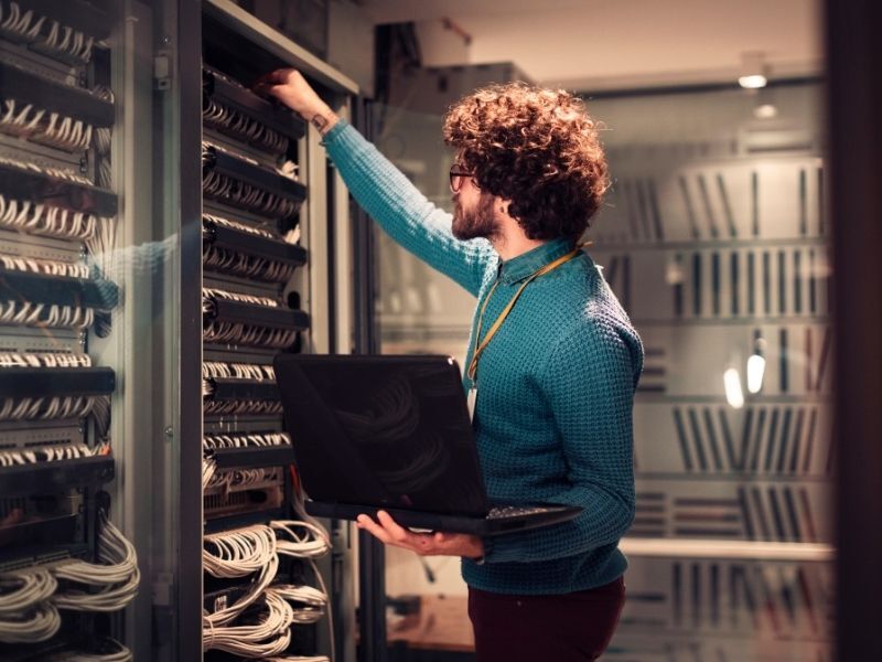 Server data backup hardware in a rack